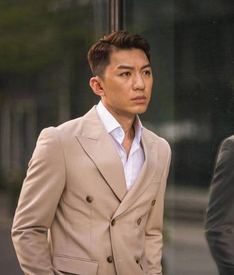 校花校草 41歲嘅袁偉豪已經由青靚白淨「維他奶仔」變成型男。