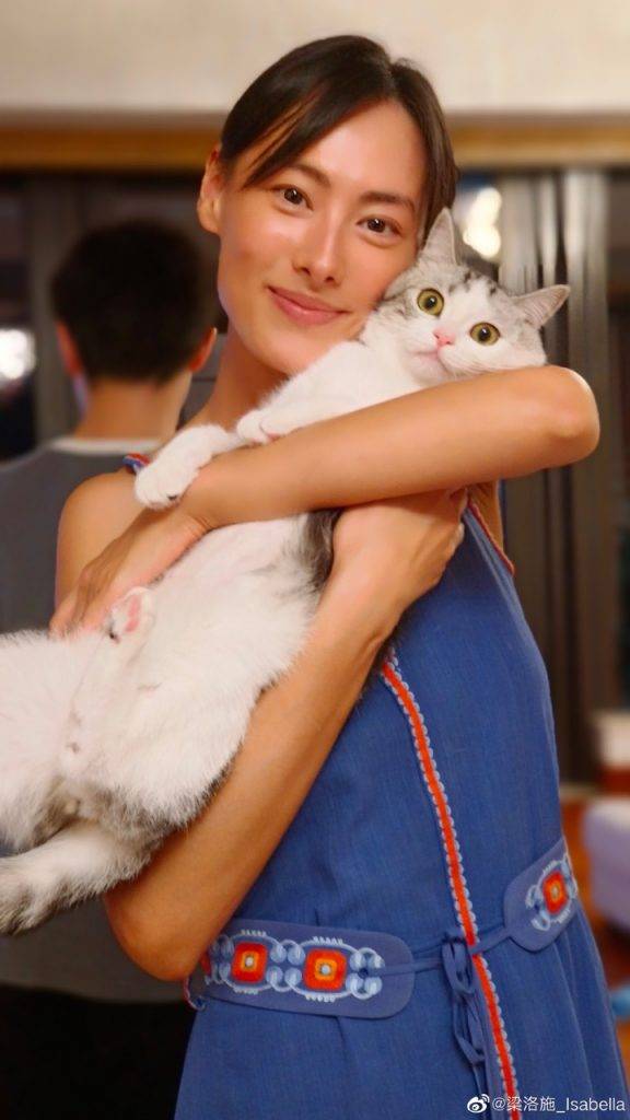梁洛施 網友都大讚梁洛施「和貓咪一樣可愛」。