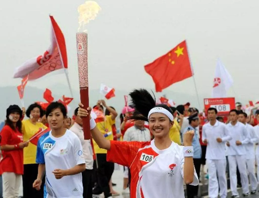 劉溫馨 白色強人2 18歲時曾在遼寧省的大連市傳遞奧運聖火。
