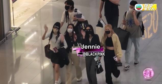 BLACKPINK 這日BLACKPINK成員一齊出發去美國，在機場現身時Jennie心情未受緋聞踢爆影響。