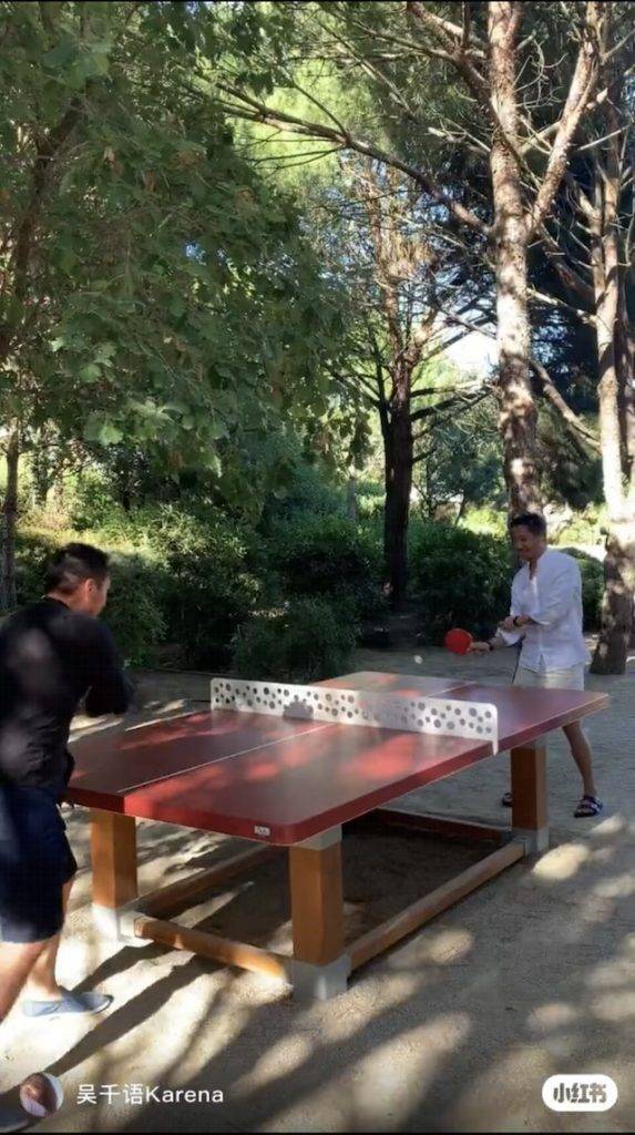 吳千語 吳千語又公開施伯雄與友人打乒乓球的畫面。