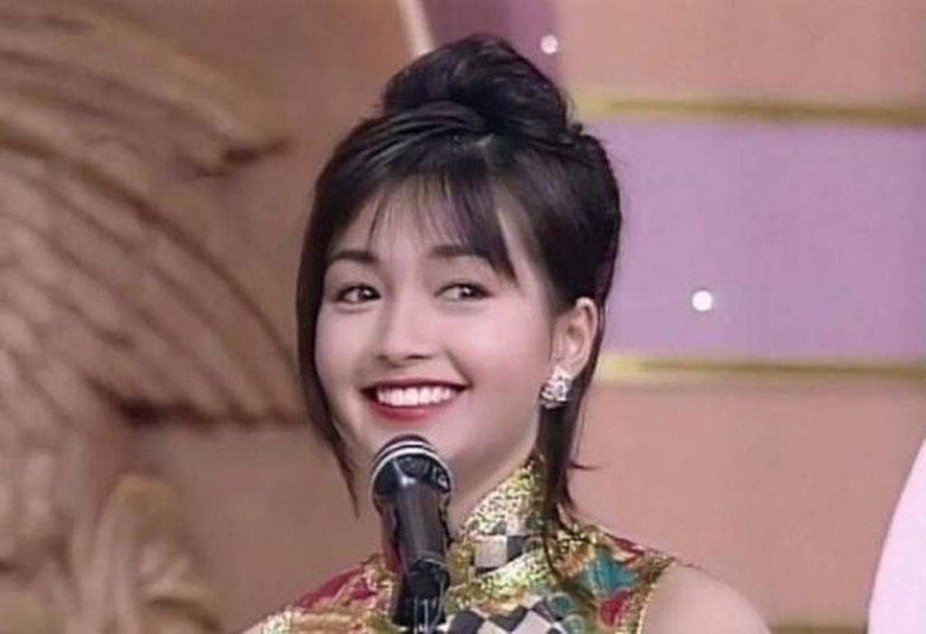 李綺虹是1994年香港小姐季軍兼獲最受傳媒歡迎獎，早前在網上討論區更被網民選為十大最靚香港小姐之一。