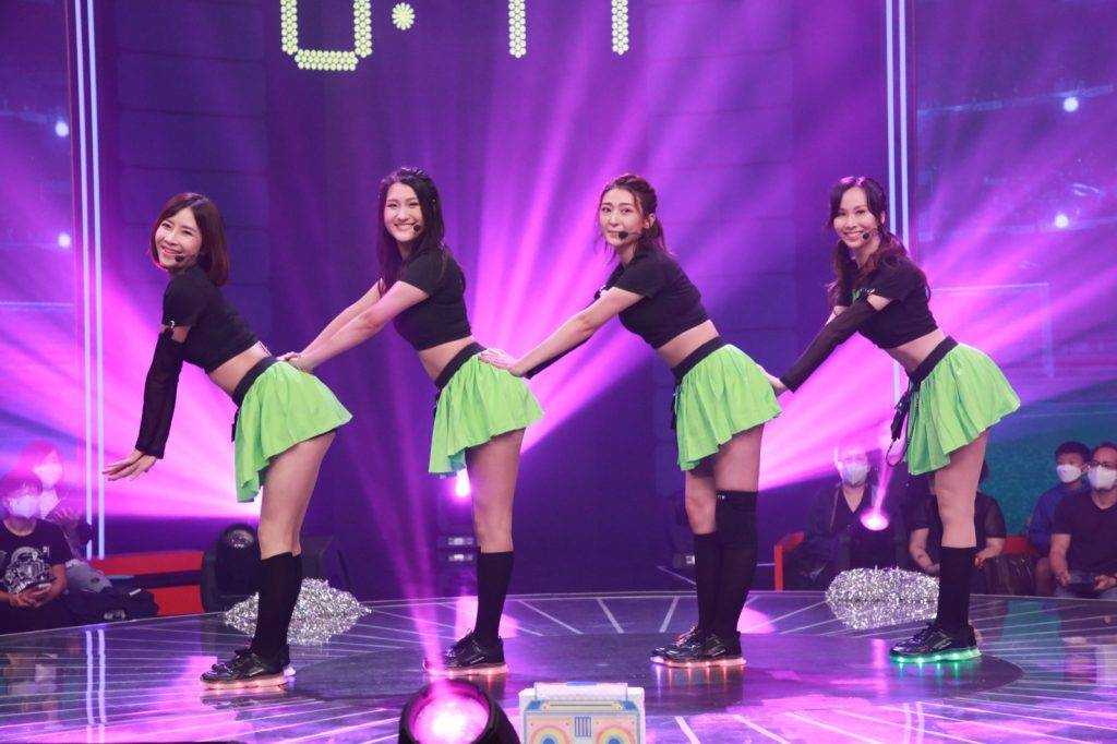 林子超 全城一叮 利穎怡左起）、吳綺珊、李君妍、蕭麗芠組成限定女團「JAAY」，現場化身啦啦隊大跳勁舞。