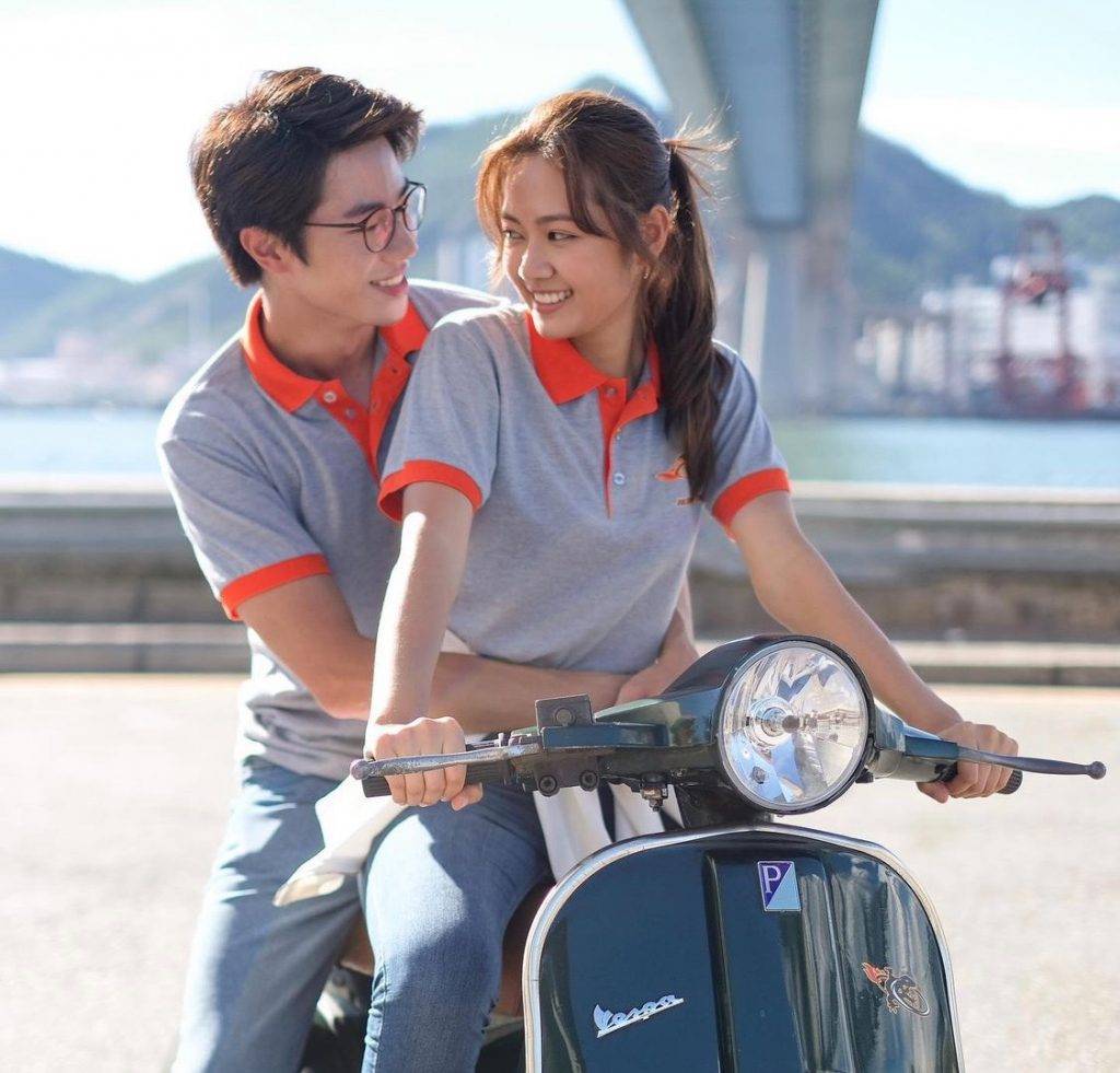 劉溫馨 林正峰 因為《香港愛情故事》，林正峰和游嘉欣朝夕相對令二人互生情愫。