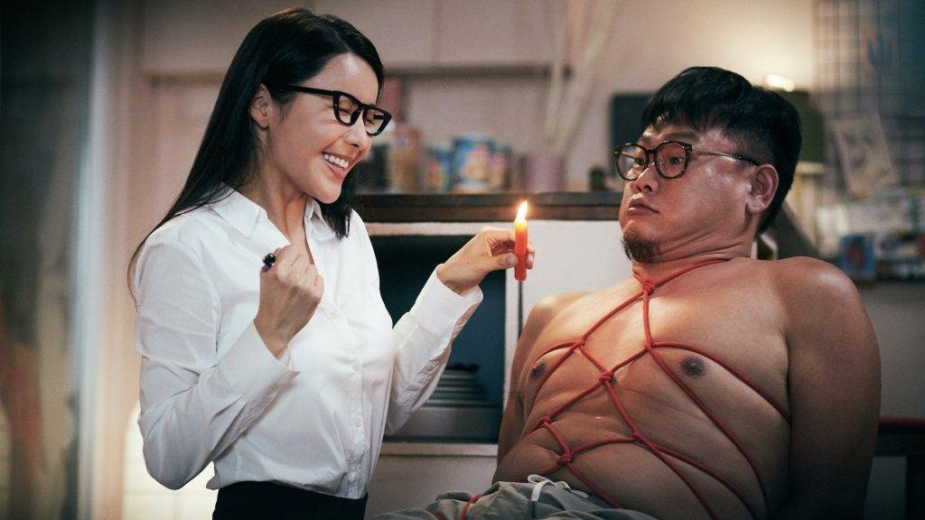 陳欣妍 陳欣妍和白只在電影中挑戰尺度極限，滴蠟、捆綁樣樣齊。