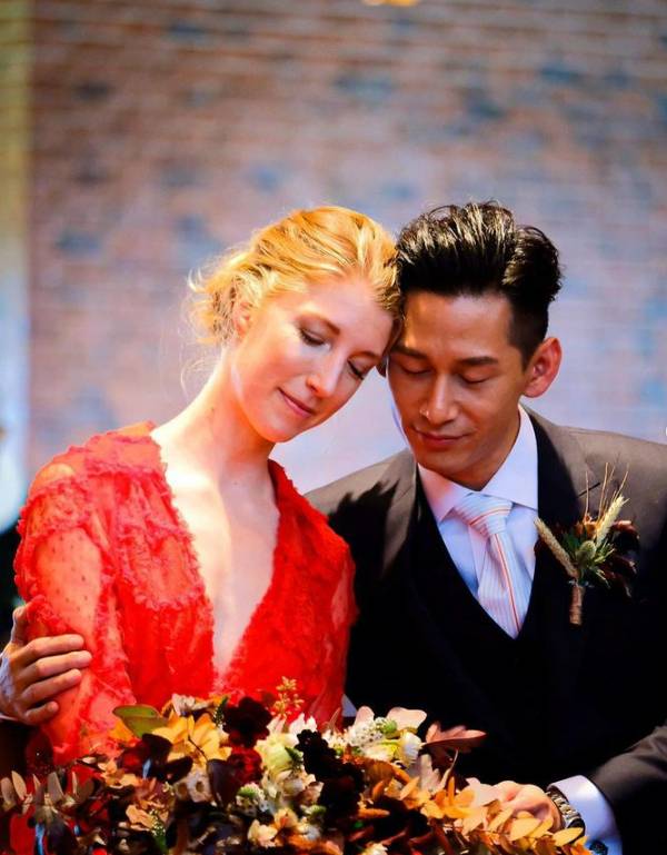繩角 駱振偉於19年與拍拖5年的丹麥女友Katrine Friis Olsen在丹麥舉行婚禮，婚後不時在社交網放閃。