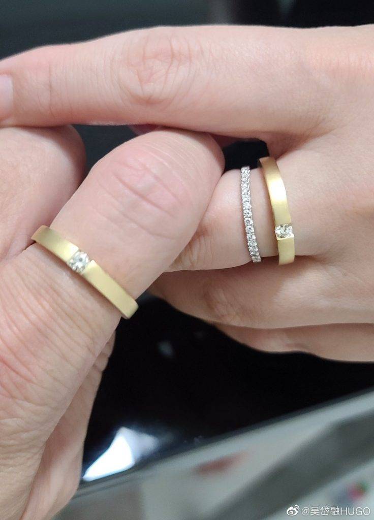 吳岱融 鍾淑慧 吳岱融 吳岱融曾在社交網公開表示太太鍾淑慧已戴唔落當年結婚的戒指。