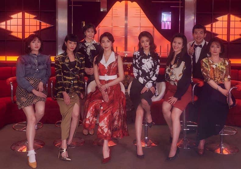一舞傾城 tvb 2021年在Netflix上架的《華燈初上》，以台北條通日式酒店做背景，重塑五光十色的條通文化，陪酒小姐的愛恨情仇和悲歡離合⋯⋯