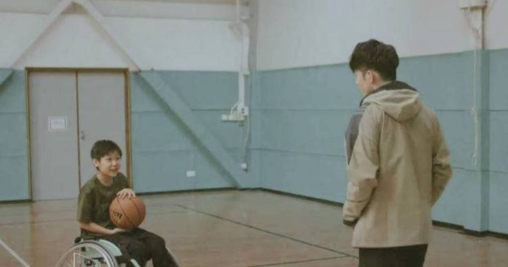 黃梓賢 黃梓賢飾演視Ian為偶像的殘疾小孩，與Ian有不少對手戲。