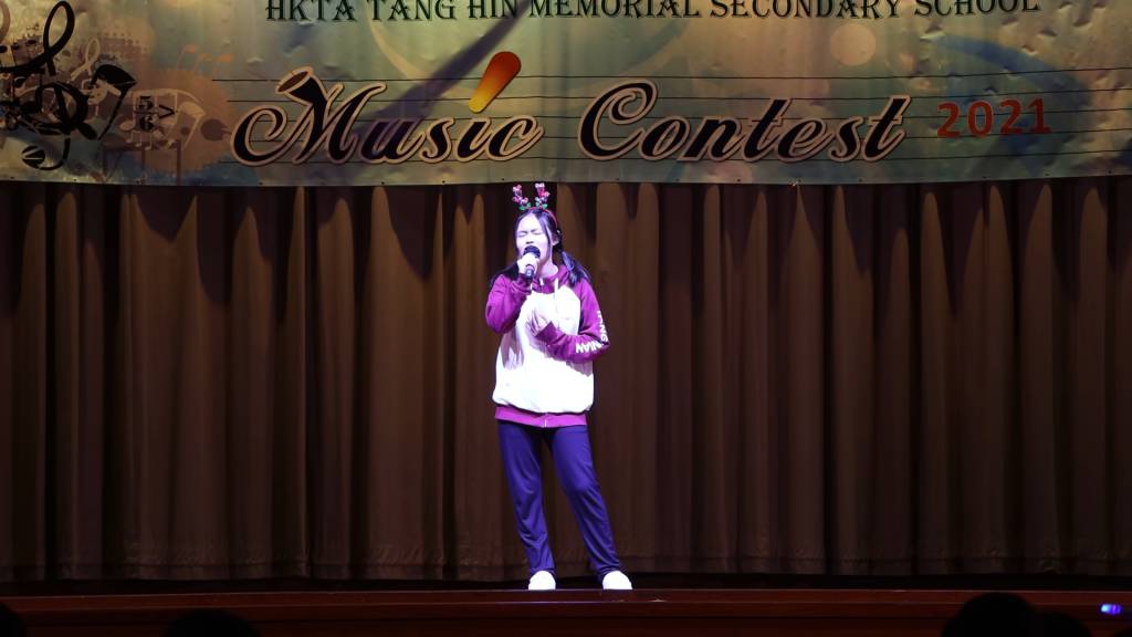 中學歌唱表演 不少網民都大讚該學生的歌聲不做作之餘，又能感染到聽眾