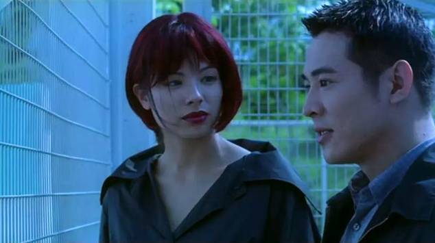 葉芳華 她在李連本轉型之作《黑俠》扮演男主角的前度若蘭，紅髮加上大紅唇令人留下深刻印象。