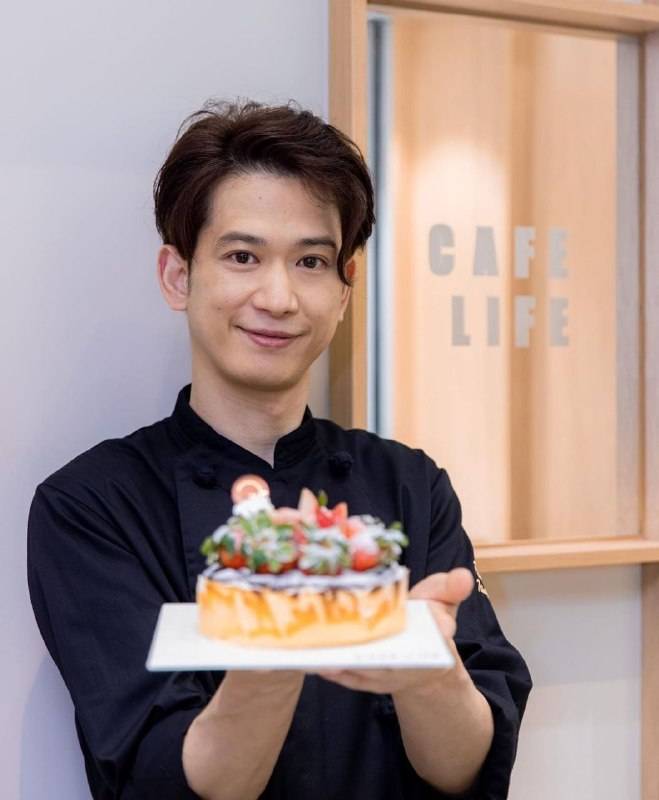 龔嘉欣 日本 龔嘉欣 松岡哲也在香港經營兩間蛋糕店，出品的蛋糕與甜品都非常精緻。