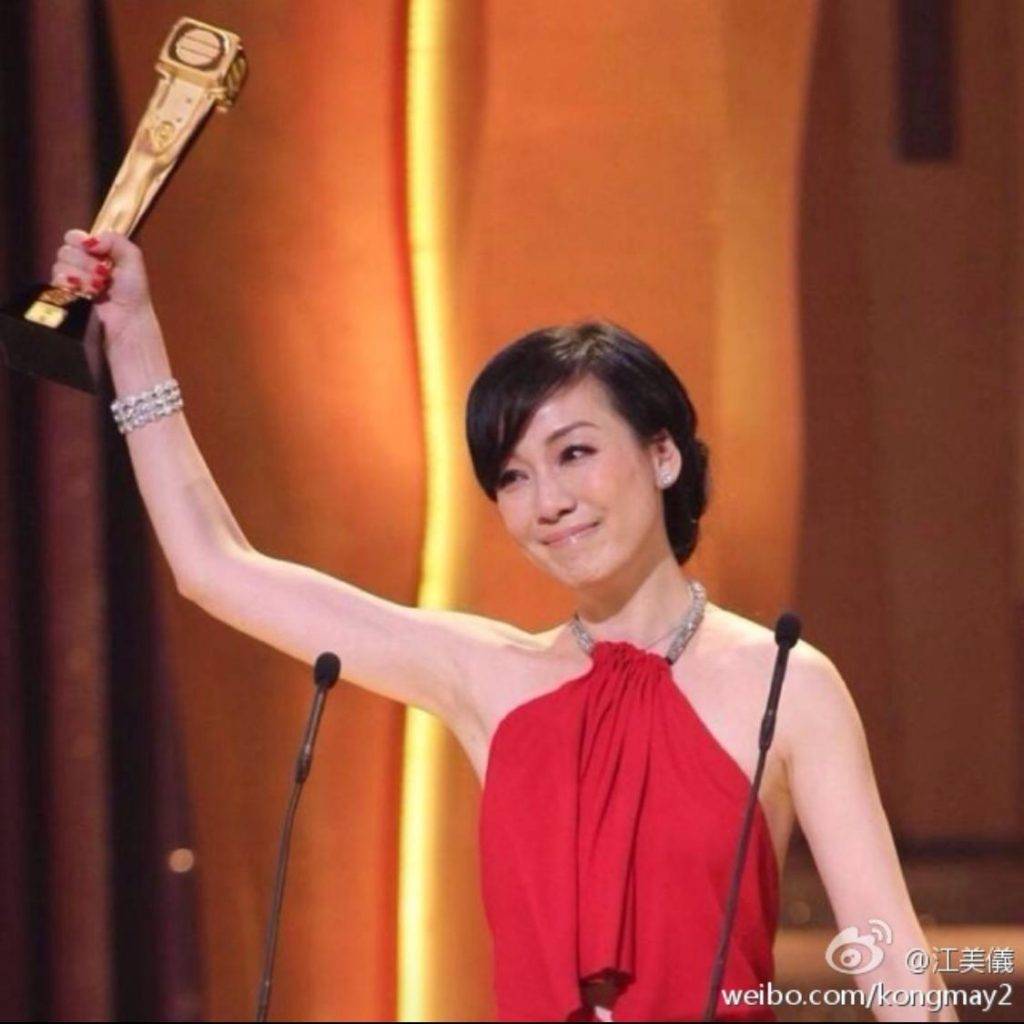 江美儀 事業高峰是在2013年，江美儀憑着《衝上雲霄II》奪得女配角獎。（圖片內：微博@江美儀）