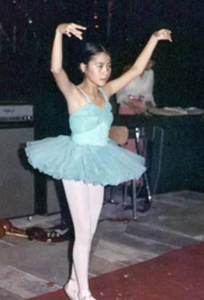楊紫瓊 金球獎 楊紫瓊少女時代愛跳芭蕾舞，更入讀英國皇家舞蹈學院。