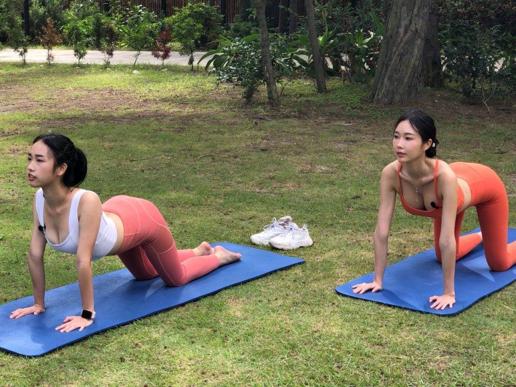 自然系女子旅行 黃上晏帶住暉哥玩瑜伽，畫面好震撼！