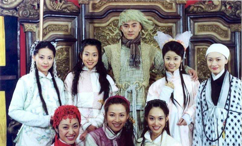 新四十二章 龔嘉欣 張衛健主演的《小寶與康熙》有台灣電視台資金支持製作，因此有不少台灣女星參演。