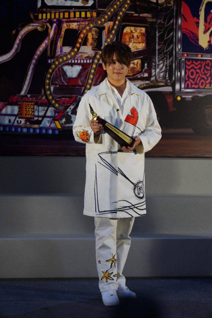 MIRROR 姜濤 姜濤腳傷後首次亮相於元旦舉行的《2022年度叱咤樂壇流行榜頒獎典禮》