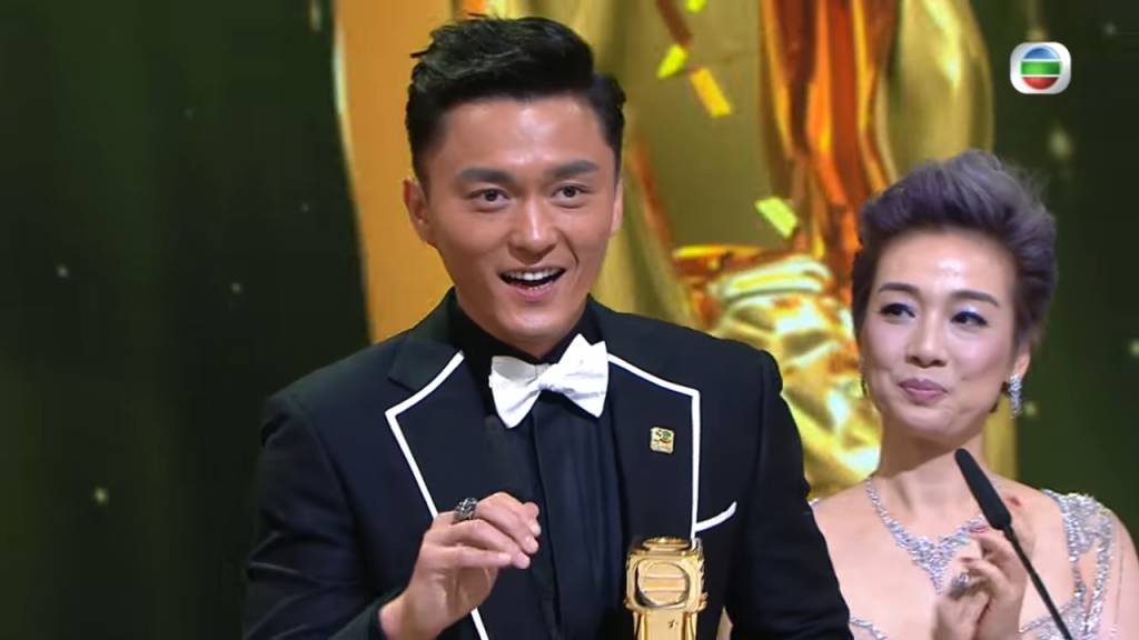 楊明 楊明於《萬千星輝頒獎典禮2017》奪「飛躍進步男藝員」。