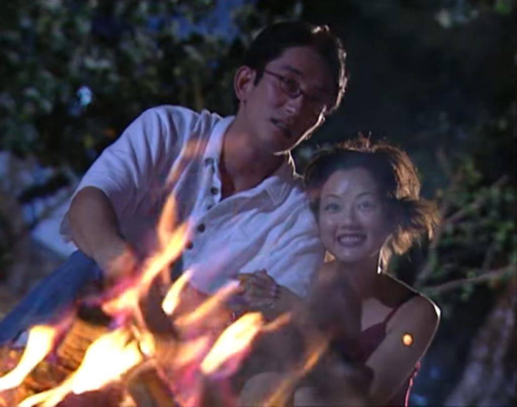 任港秀 任港秀在近日深夜重播的《Loving You 我愛你》中，同吳啟華有不少對手戲。