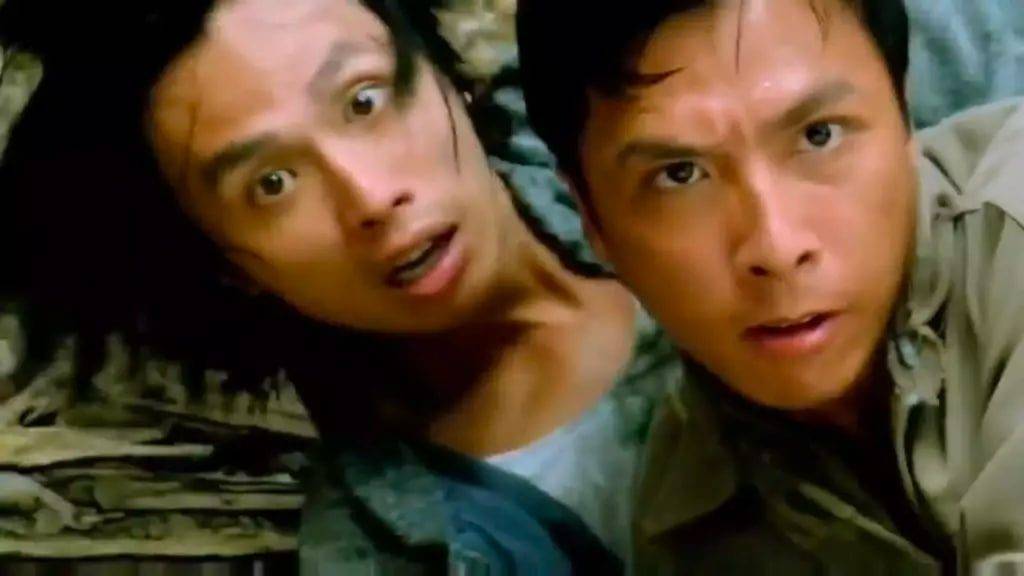 劉德華 毒舌大狀 其實黃子華早年都曾經演出過「雙雄」類型動作片，1997年就拍住「宇宙最強」甄子丹共演《戰狼傳說》，早過吳京做戰狼。