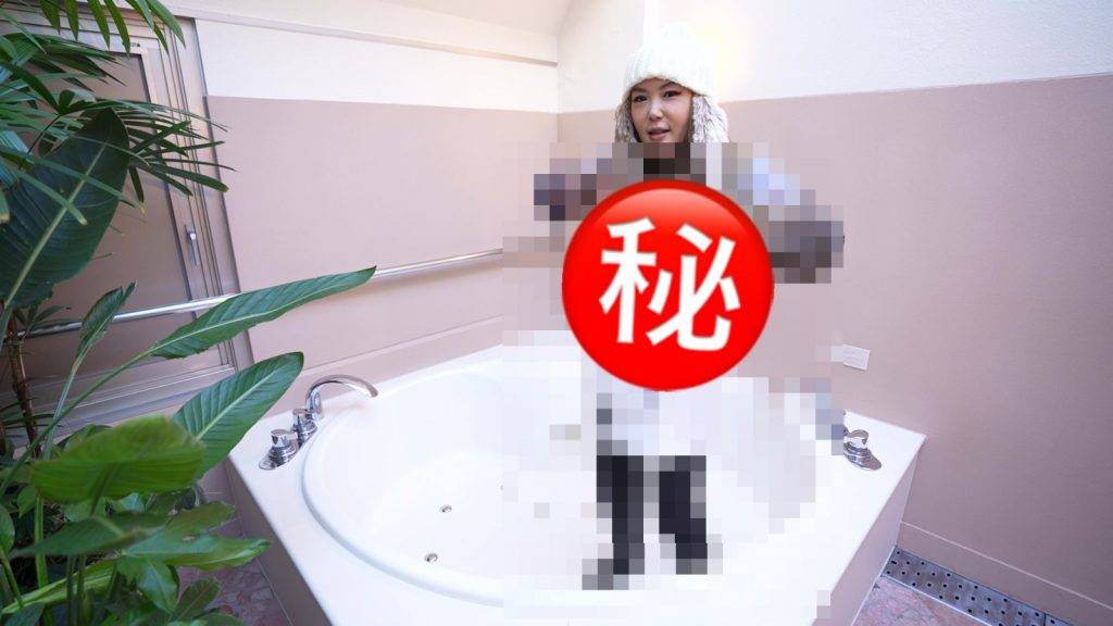 解風東京 杜如風為介紹乾濕兩蒸桑拿房，及可容納4人的露天風呂，竟想到以特別方式披浴巾扮香艷