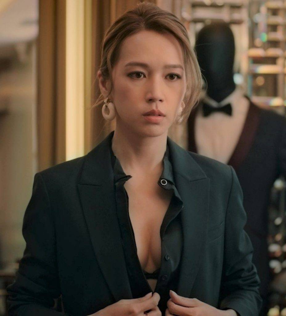 TVB性感女星 廉政狙擊 這場解衫鈕戲，傅嘉莉的演出充滿委屈感。
