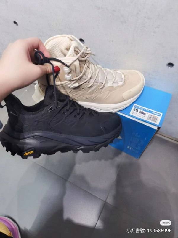 楊千嬅 女店員表示楊千嬅買了兩對鞋給Torres，合共3千多元人民幣。