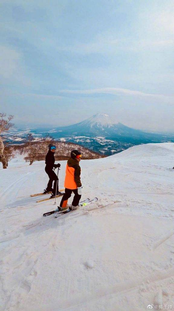 楊千嬅 遊日 楊千嬅 同囝囝Torres一齊去日本滑雪。