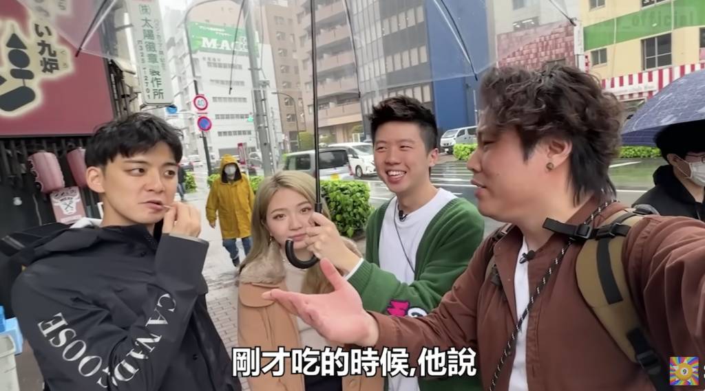 余德丞 日本 有網友認為余德丞當街剔牙的行為也很不雅。