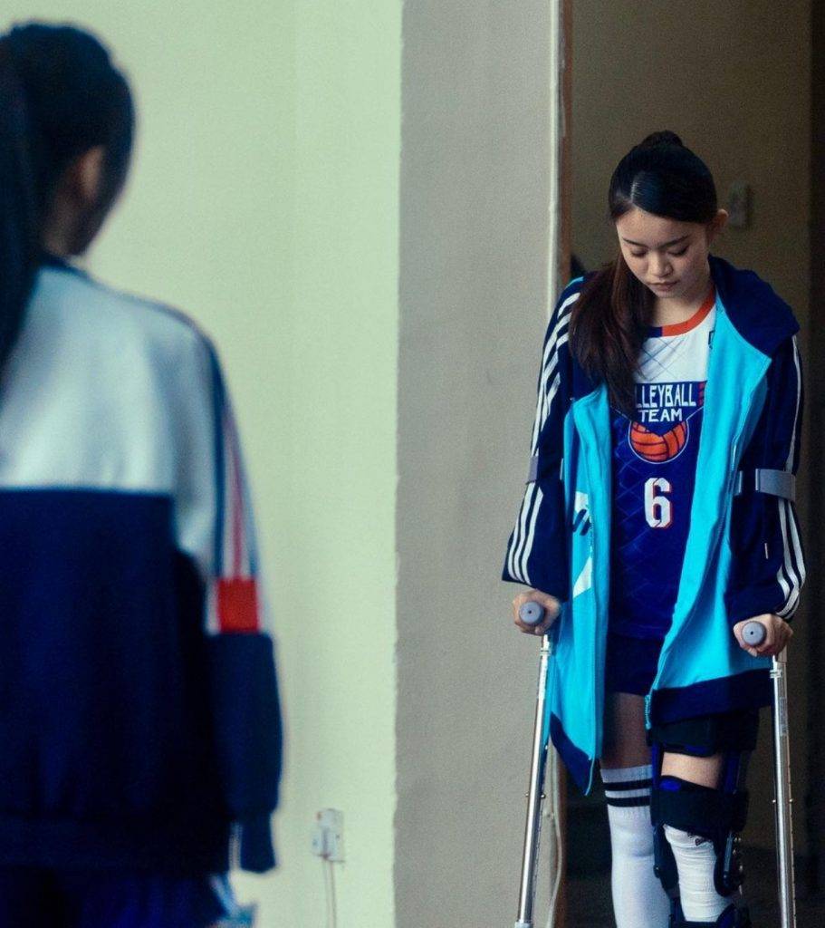 黃可盈 雖然拍TVB劇經常扮病人，但原來黃可盈今次係第一次揸住拐杖拍攝。