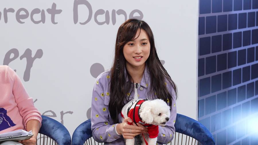  Yumi 帶同愛犬 Cha Cha 亮相節目。