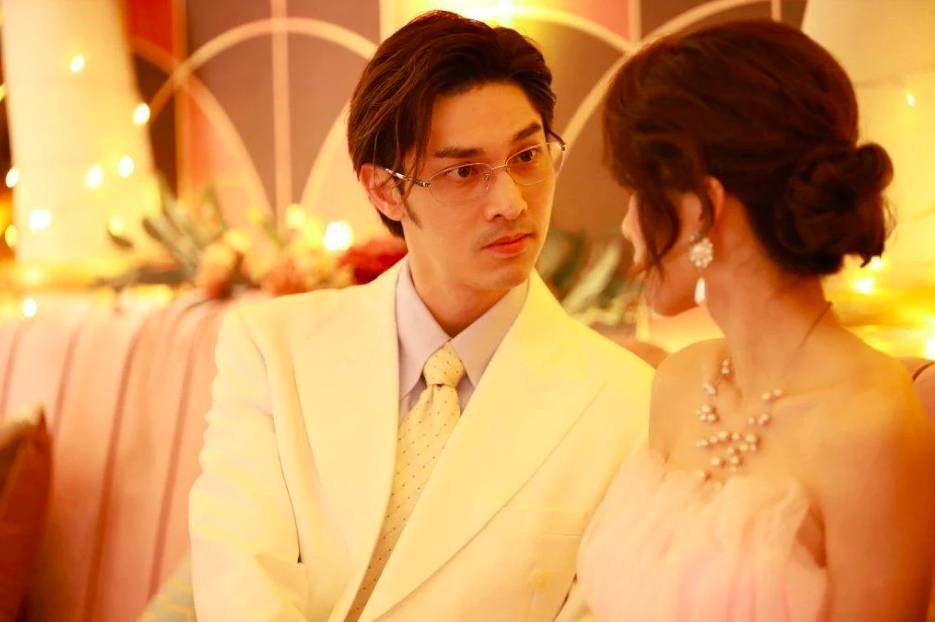 關楚耀 關楚耀於TVB新劇《一舞傾城》中飾演富二代「Marco哥」，成功吸引網民眼球。