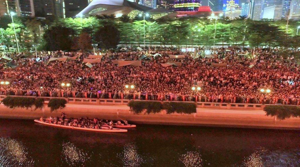 楊千嬅 演唱會 楊千嬅 廣州騷 楊千嬅廣州騷，逾兩萬人在楊外聽歌。