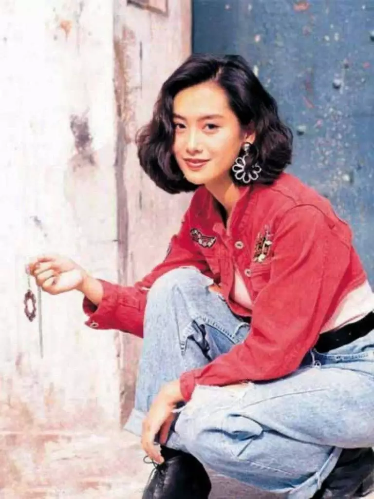 網民票選 1992年初入行時期嘅朱茵，已因演出電影《逃學威龍2》一炮而紅。