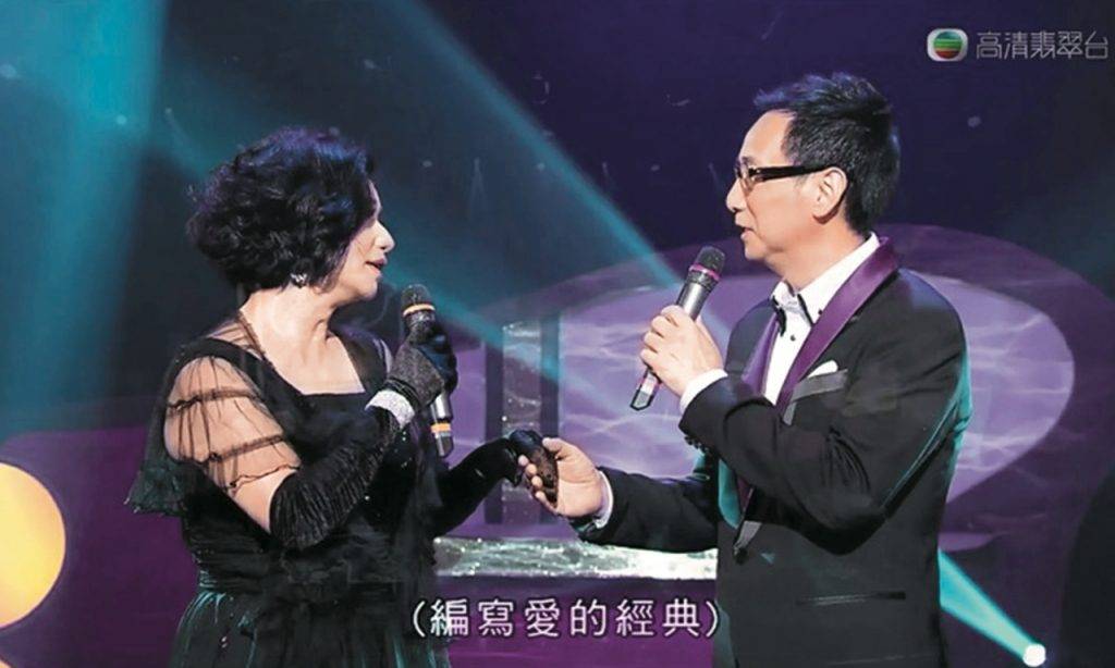蔣志光 劇中他更與韋绮姗再次合唱《相逢何必曾相識》。
