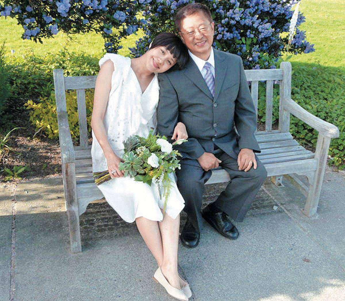 林嘉欣 袁劍偉 2010年6月 懷胎6個月的林嘉欣與袁劍偉在溫哥華舉行婚禮。