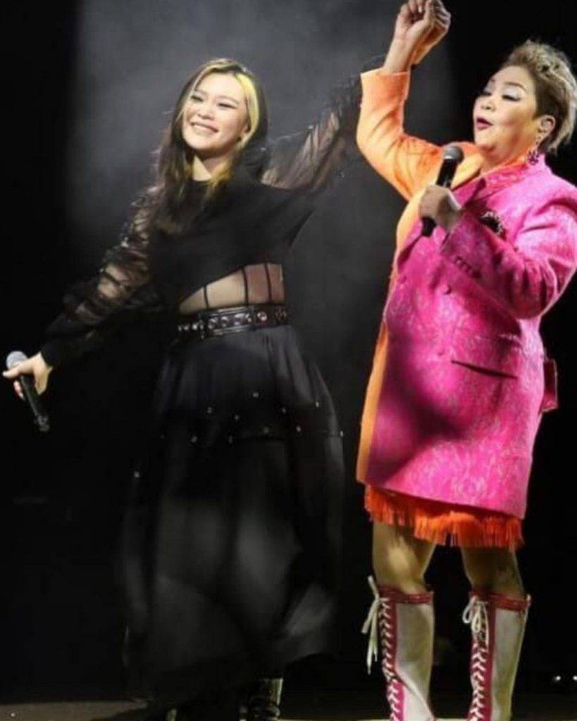 任暟晴 黃洛妍於年初踏上紅館舞台，為肥媽演唱會做嘉賓。