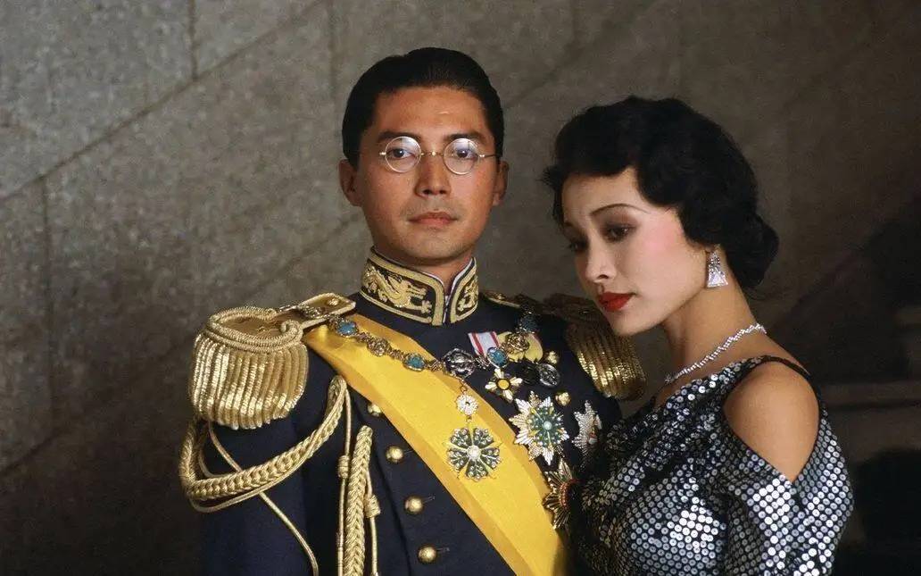 网民严选 尊龙当年演出《末代皇帝》时的俊美外型，令他获得「亚洲第一美男」的称号。