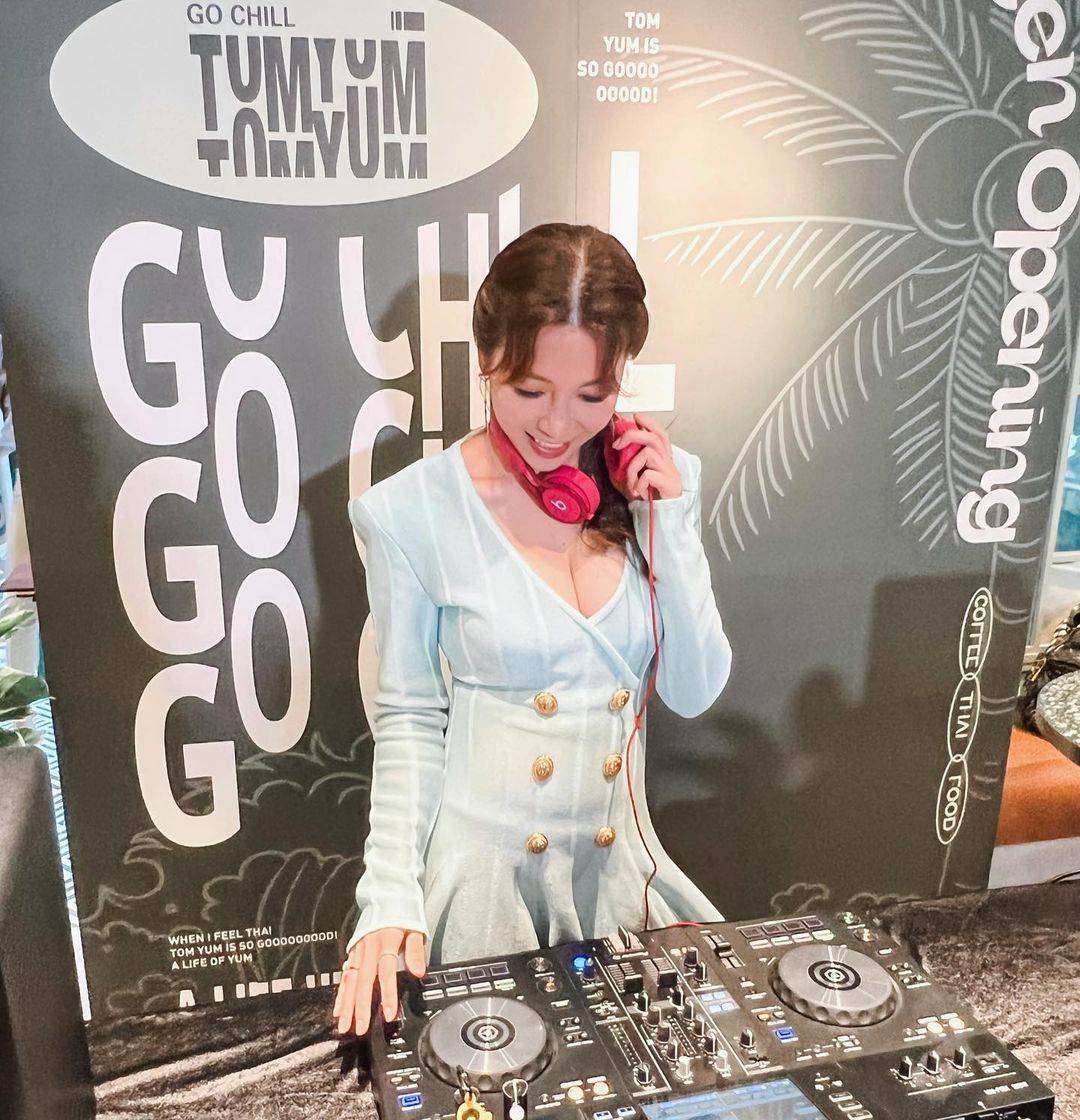 黄婉曼 扮DJ Look。