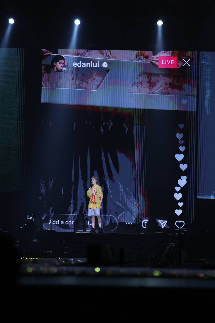 edan 呂爵安 Edan上台扮玩IG Live，同粉絲們互動。