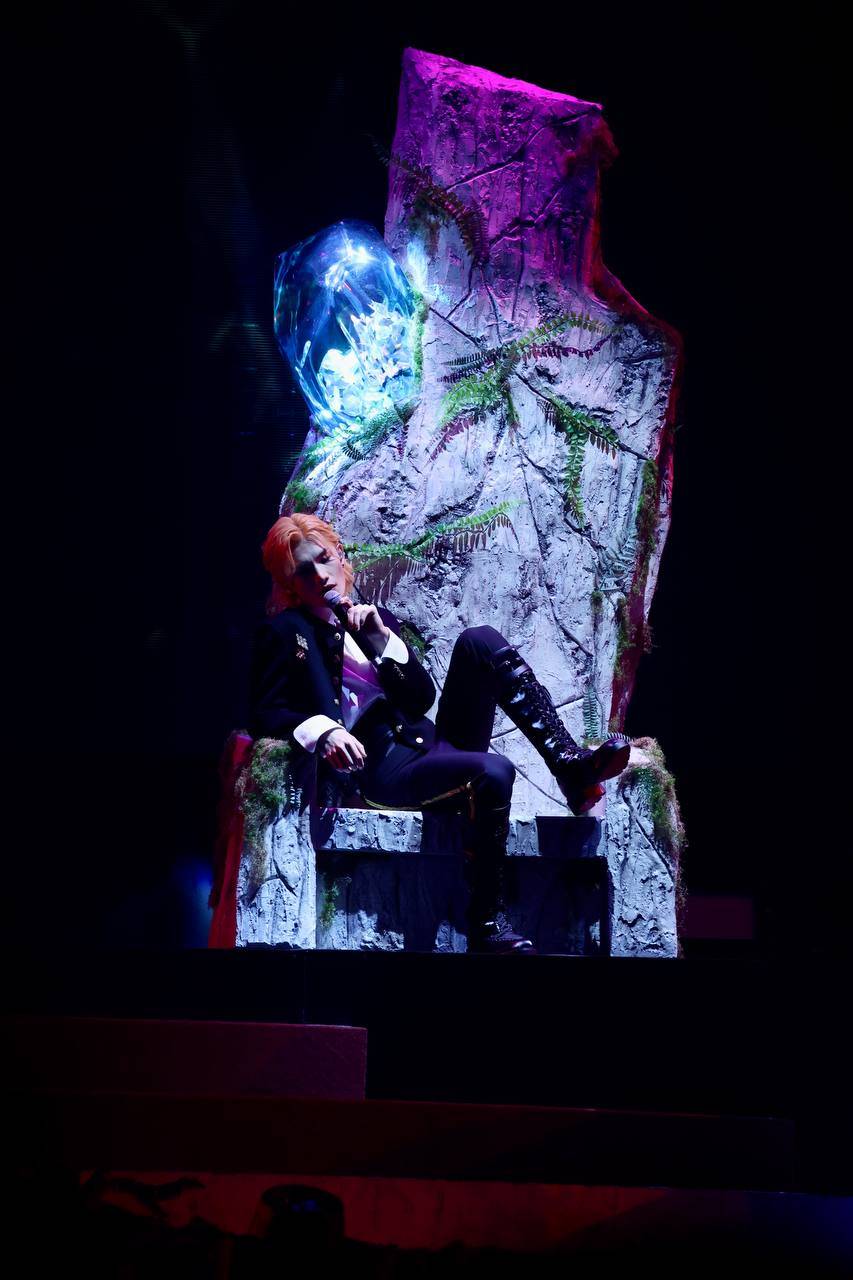 jeremy李駿傑 mirror Jeremy 舞台設計都心機，夠曬迷幻又神秘。