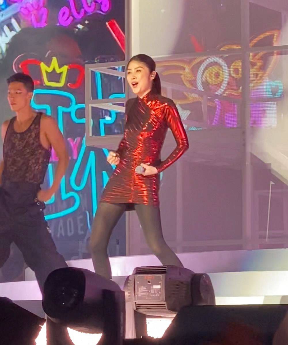 陳慧琳 演唱會 陳慧琳 唱《大日子》換上紅色緊身裙。