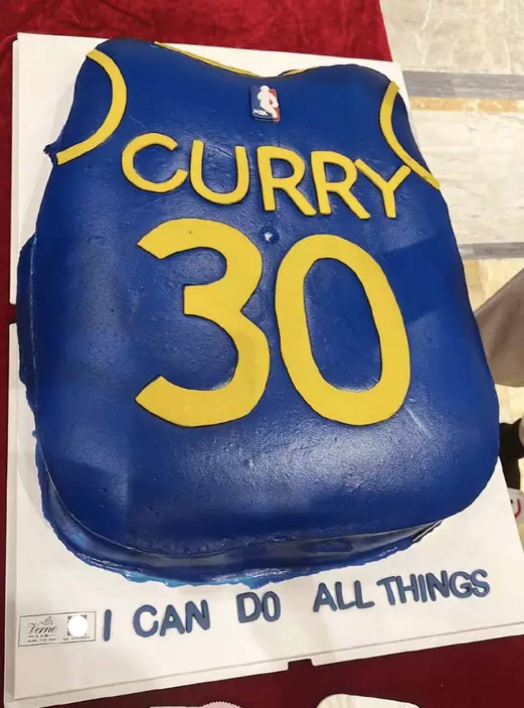 陈妍希 去年7月陈妍希曾晒出以陈晓喜欢的NBA球星Curry球衣为造型的蛋糕为老公庆生，但今年就冇任何行动。