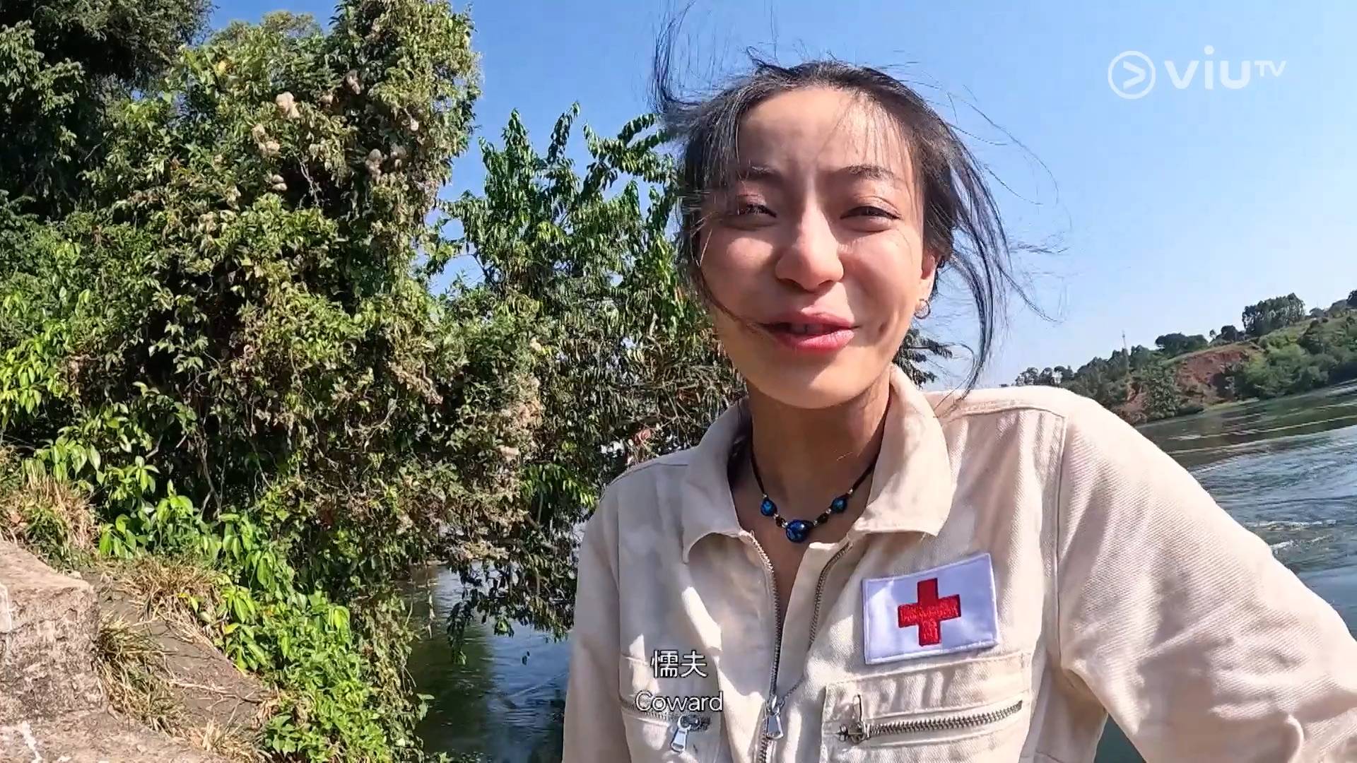 無制限探險隊 咖喱做隊醫，件衫貼住個紅十字！