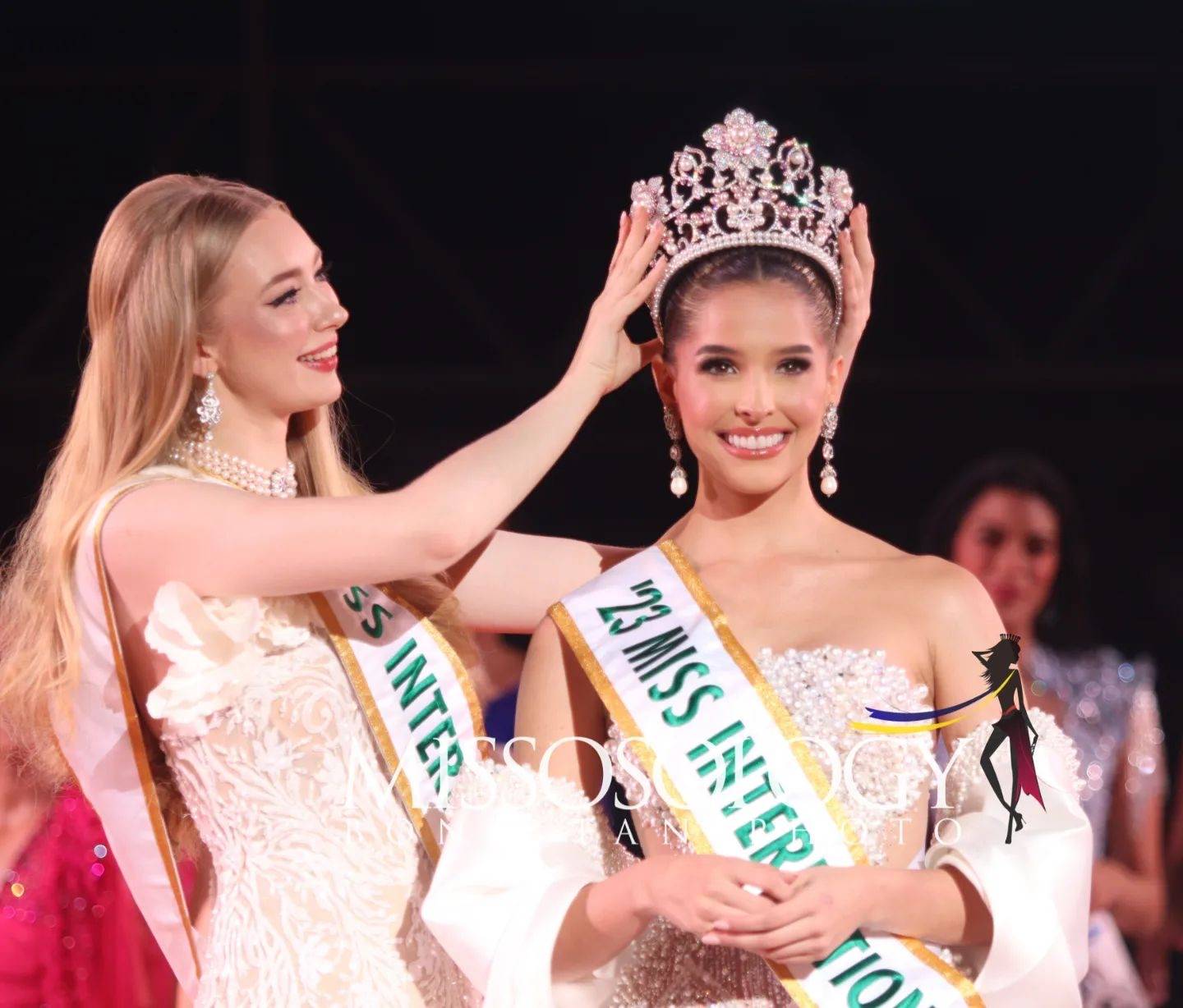 梁庭欣 今屆國際小姐冠軍是來自委內瑞拉的Andrea Rubio。