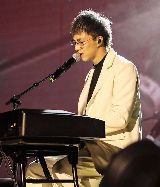 飛常日誌 歲月如歌 吳業坤自薦唱主題曲。