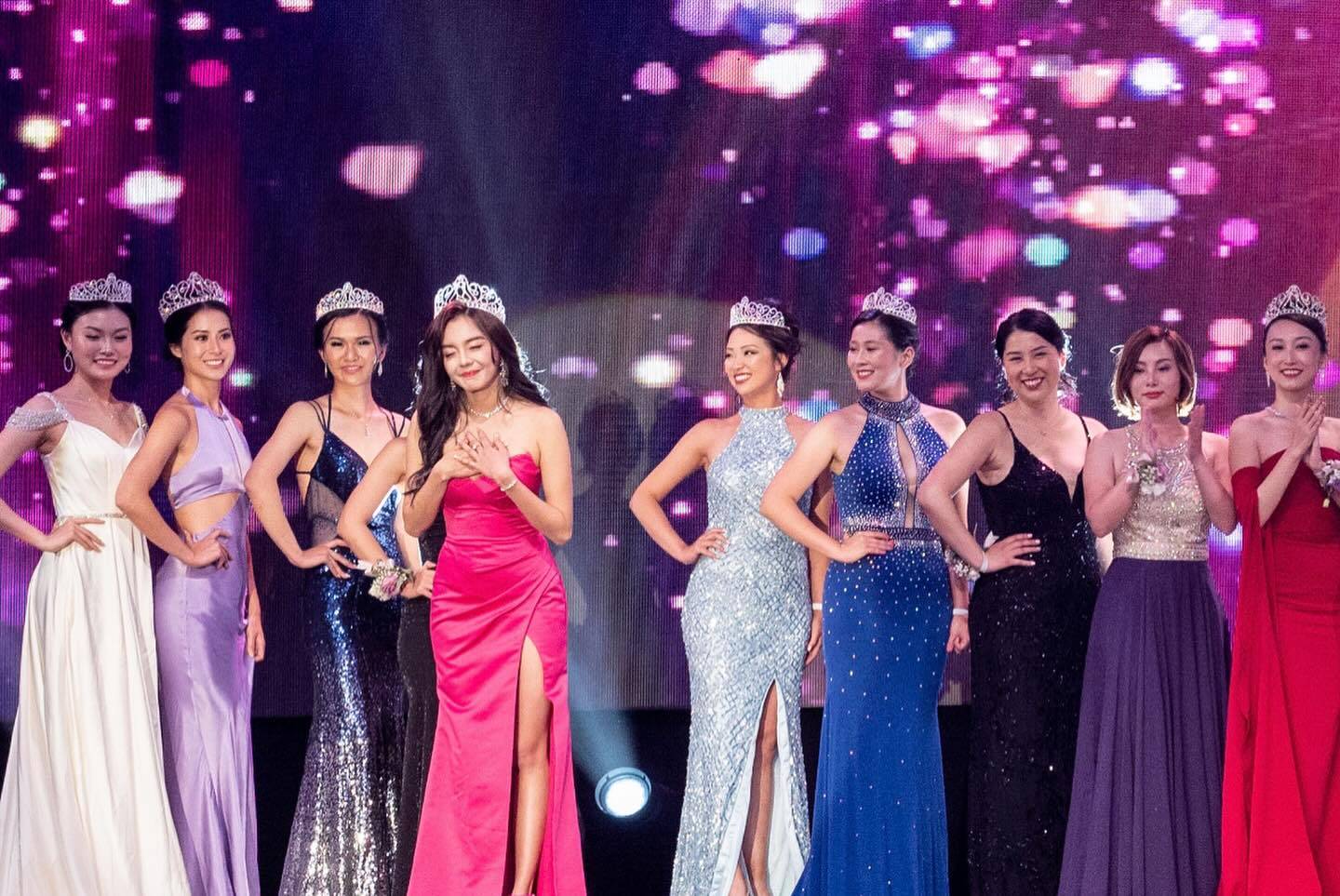 余思霆 美國華裔小姐競選 余思霆左四）拍得住歷屆冠軍得主。