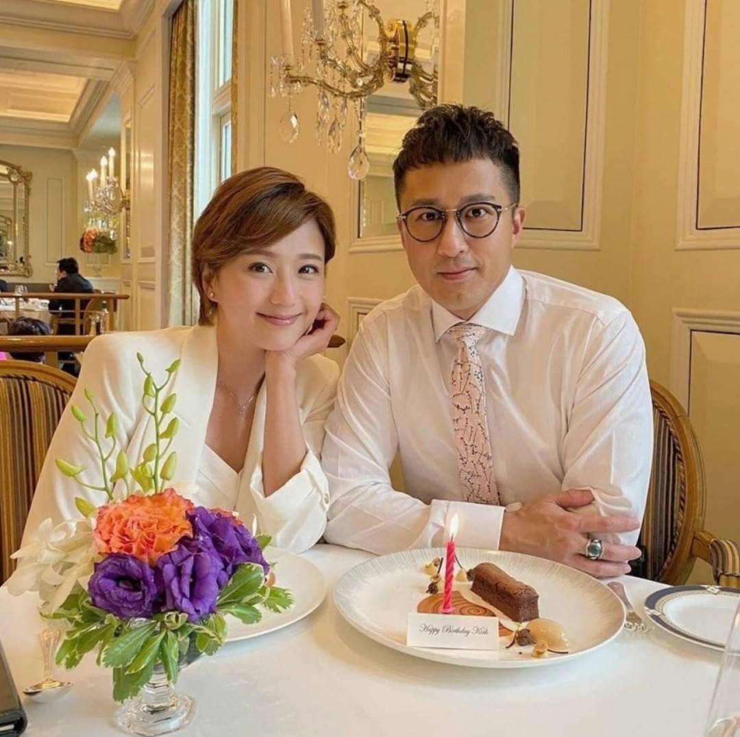 新闻女王 小飞侠林燕玲2017年嫁给由金融转职从事保险的老公叶浩文。