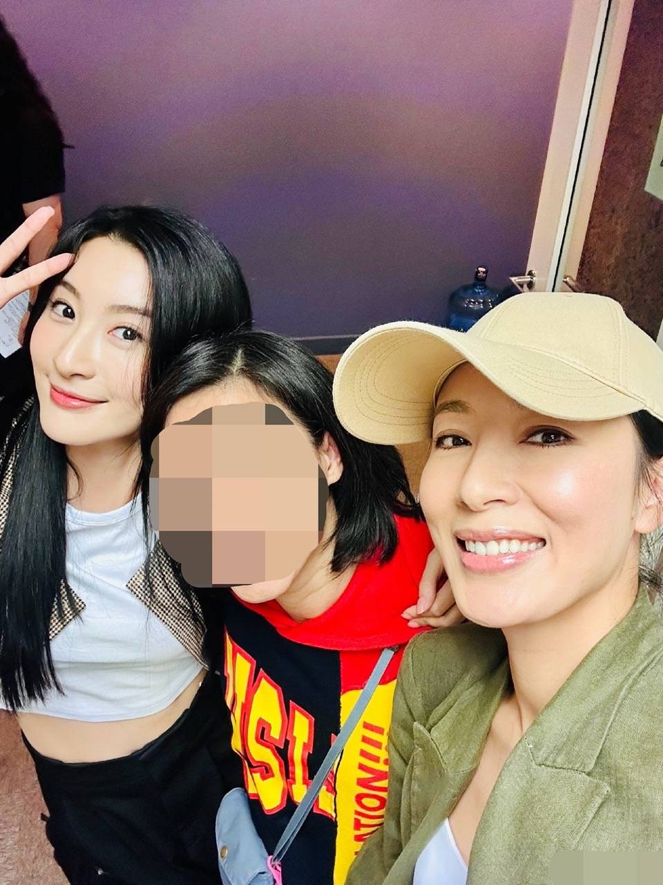黑色月光 黃翠如 林夏薇和楊茜堯早前已被TVB幕後同事曬出同框合照。