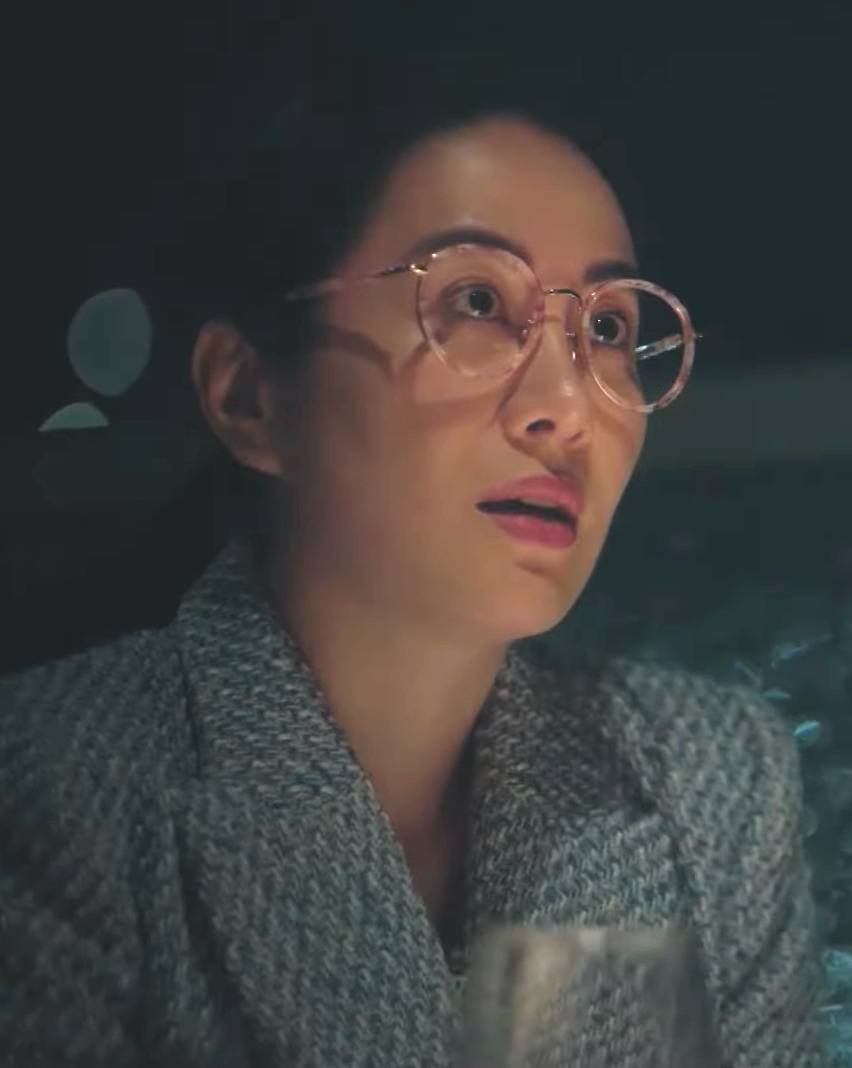 法与情 叶璇 43岁的前TVB花旦叶璇在ViuTV新剧《法与情》中饰演单元主角「Dora」。